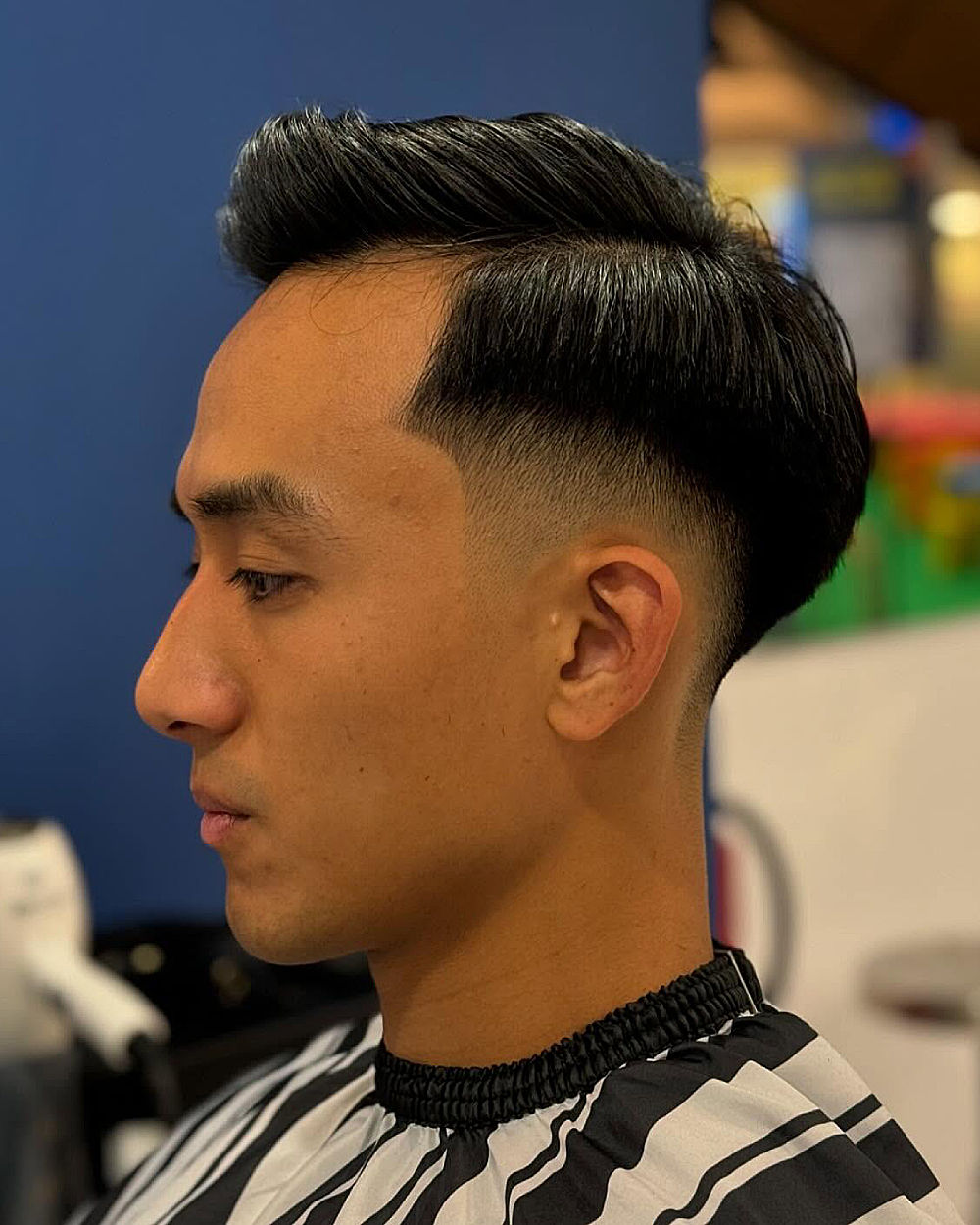 Skin drop fade with hard part: smooth, styled top; sharp, gradual fade; clean, defined lines.