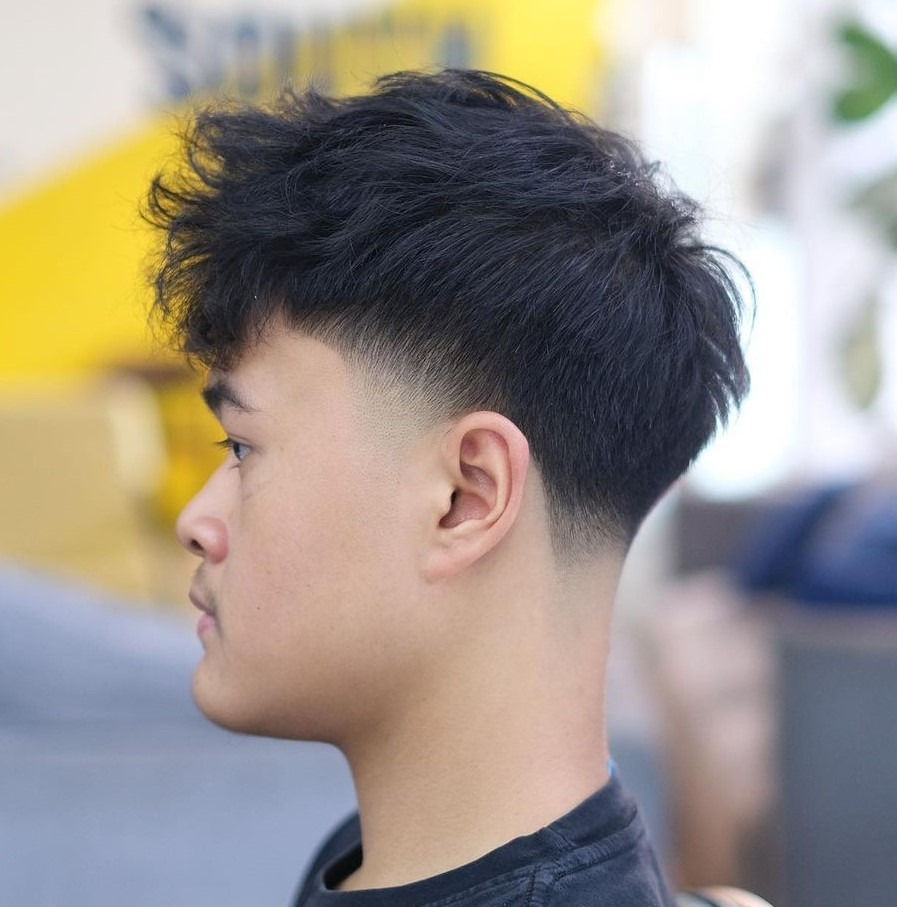 Textured, voluminous top with a low fade on the sides.